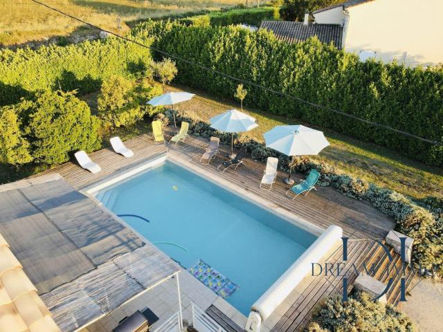 Maison avec Piscine et grand terrain constructible 166m² Barjac
