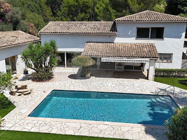 Maison avec piscine et jardin