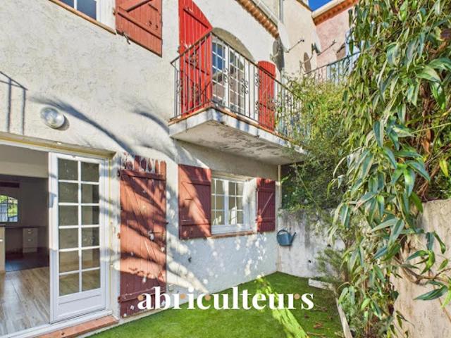 Maison avec piscine et jardin