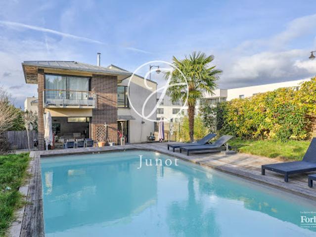 Maison avec piscine et jardin