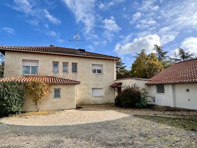 Maison avec piscine et jardin
