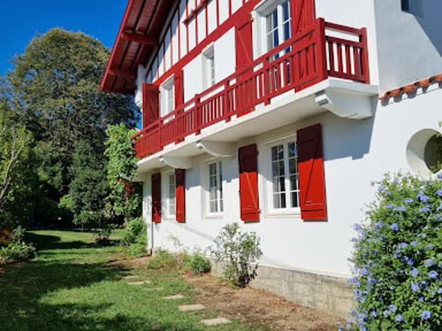 Maison avec piscine et jardin