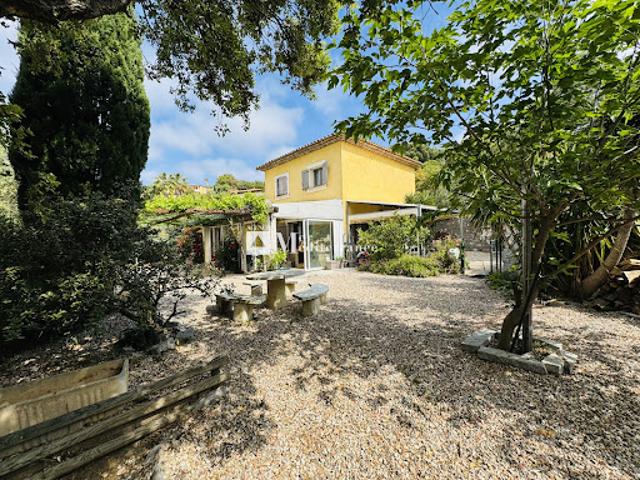 Maison avec piscine et jardin