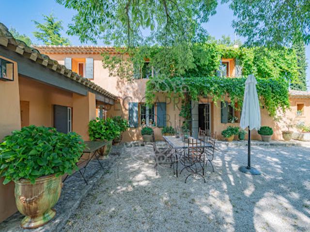 Maison avec piscine et jardin