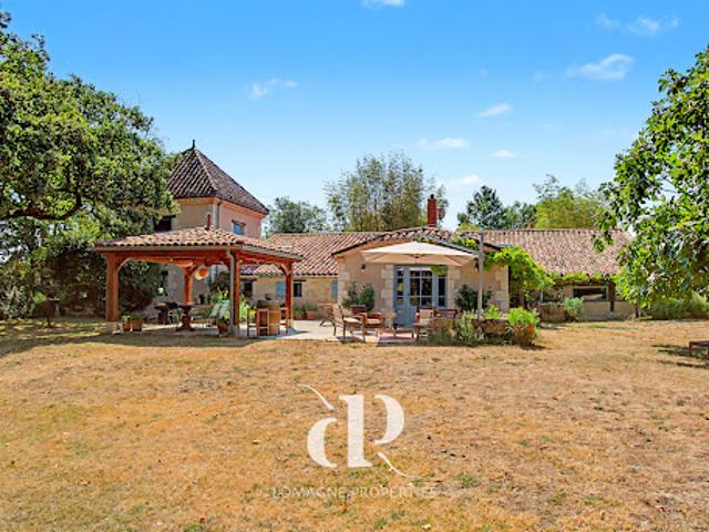 Maison avec piscine et jardin