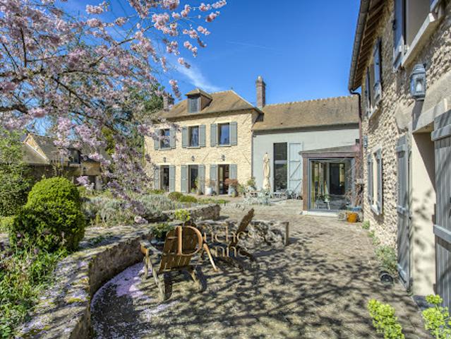 Maison avec piscine et jardin