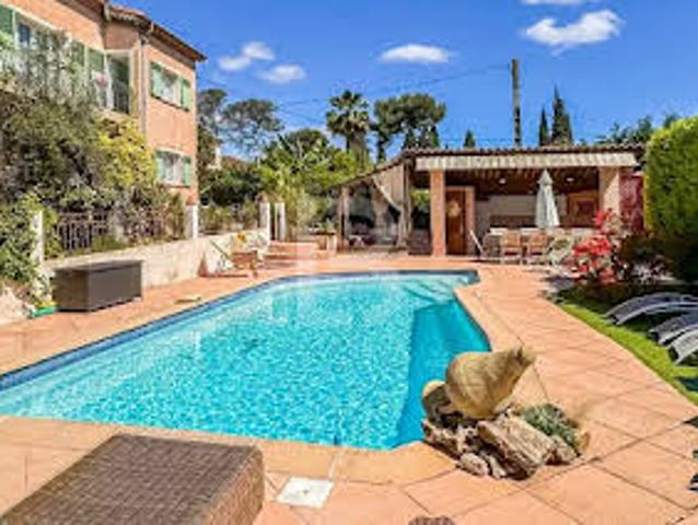 Maison avec Piscine et Jardin