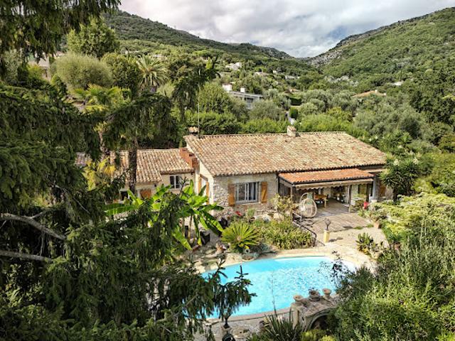 Maison avec piscine et jardin