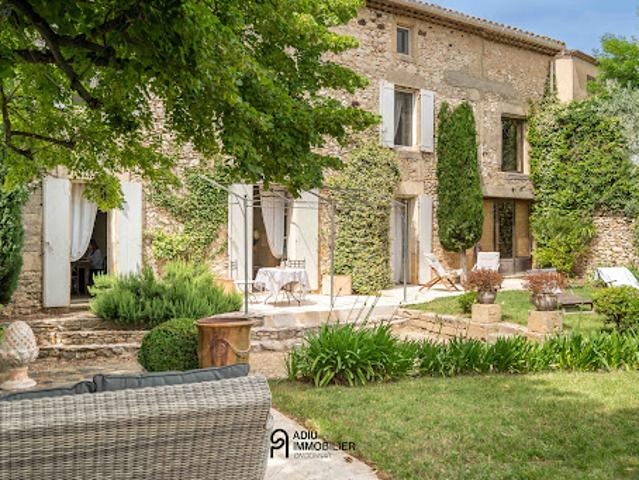 Maison avec piscine et jardin