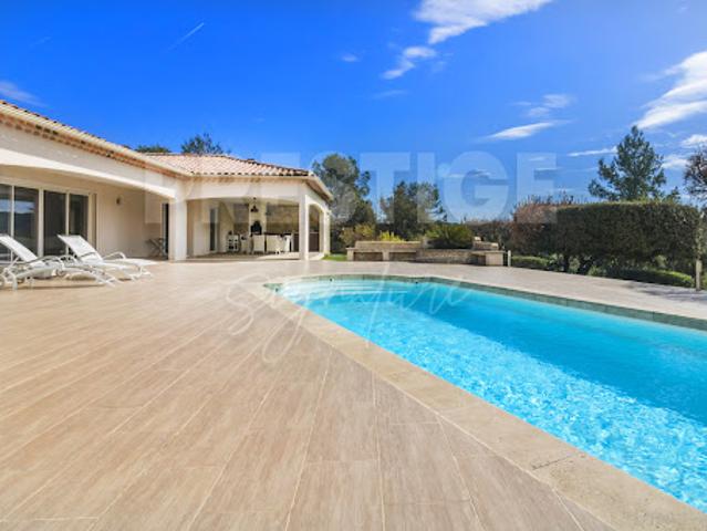 Maison avec piscine et jardin