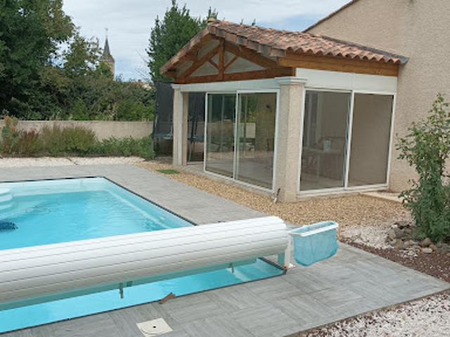 Maison avec piscine et jardin