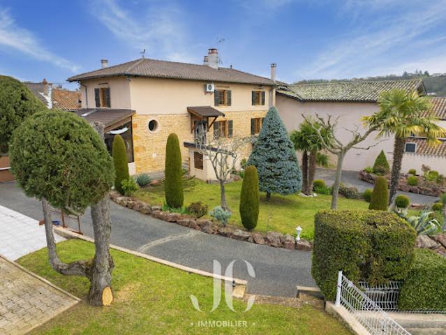 Maison avec piscine et jardin