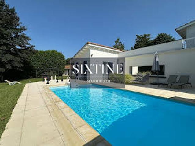 Maison avec Piscine et Jardin
