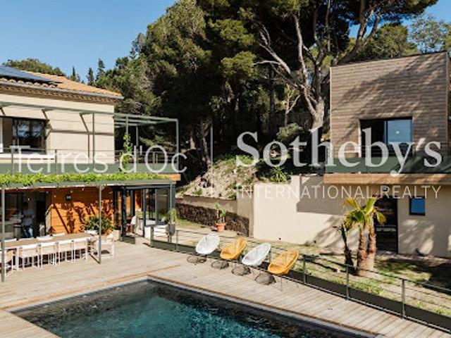 Maison avec piscine et jardin