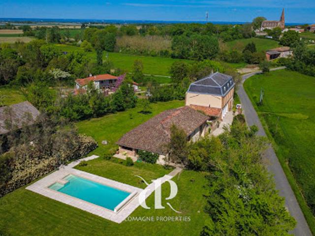 Maison avec piscine et jardin