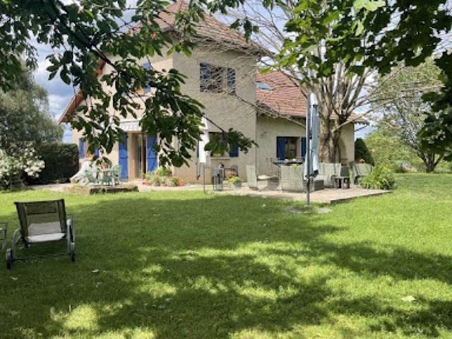 Maison avec piscine et jardin