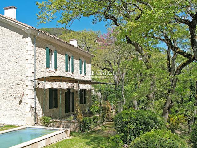 Maison avec piscine et jardin