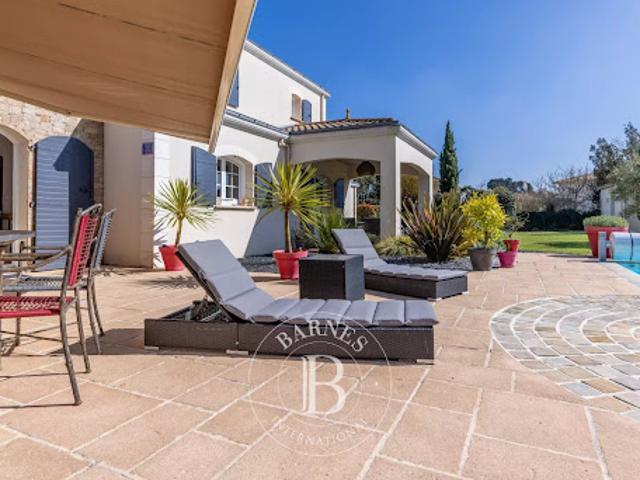 Maison avec piscine et jardin