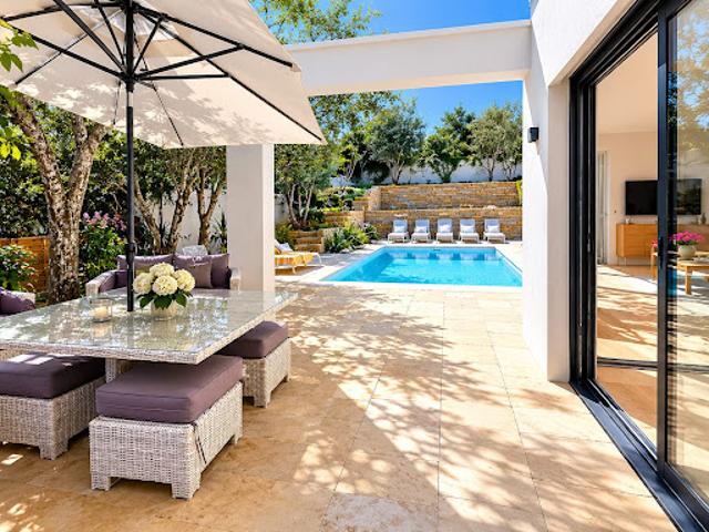 Maison avec piscine et jardin