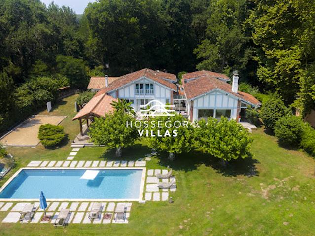 Maison avec piscine et jardin