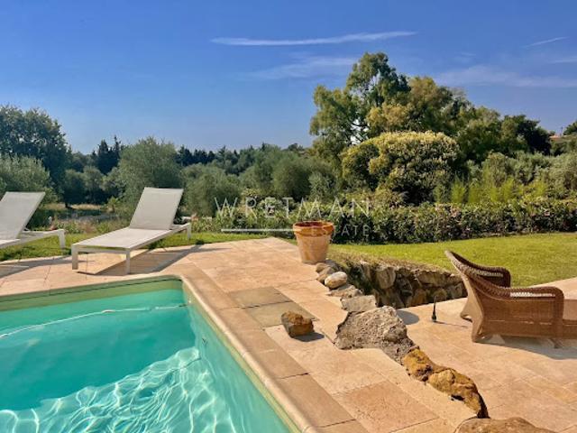 Maison avec piscine et jardin