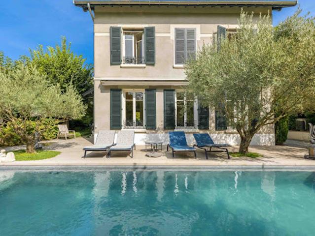 Maison avec piscine et jardin