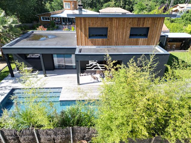 Maison avec piscine et jardin