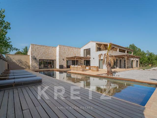 Maison avec piscine et jardin