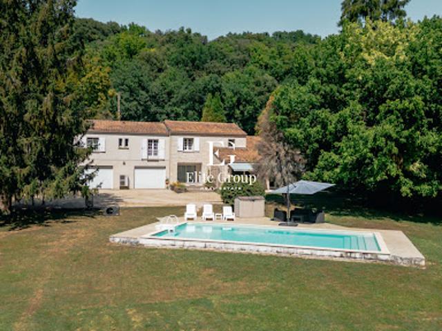 Maison avec piscine et jardin