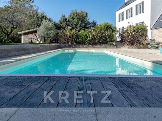 Maison avec piscine et jardin
