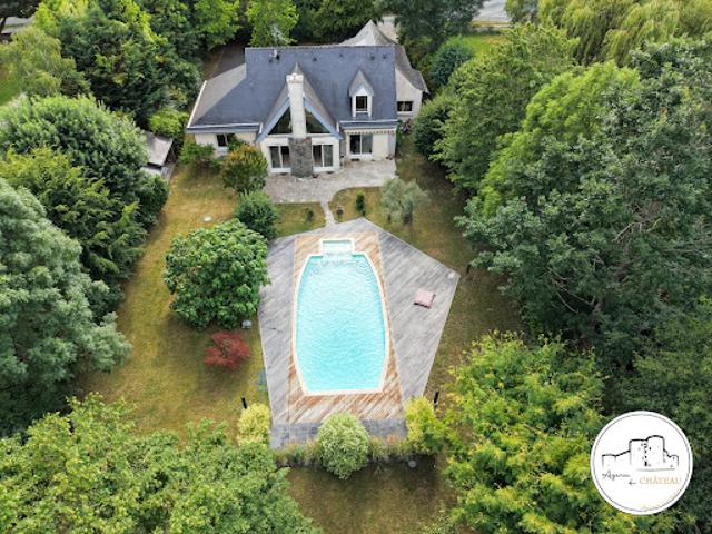 Maison avec piscine et jardin