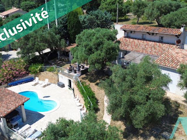 Maison avec piscine et jardin
