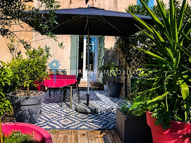 Maison avec piscine et jardin