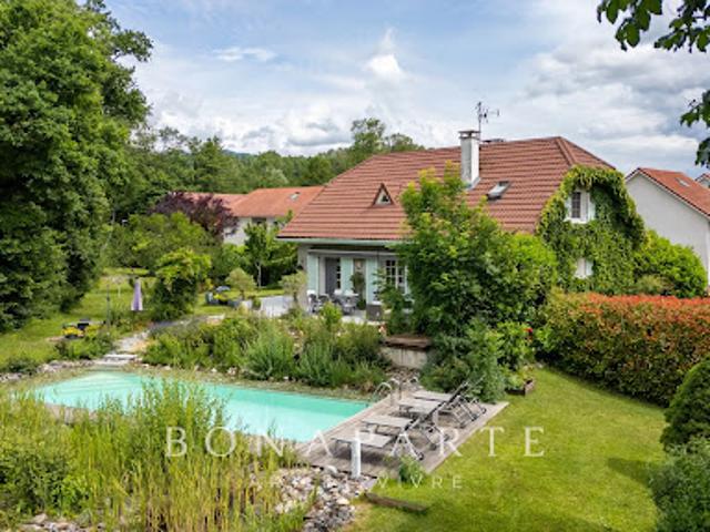 Maison avec piscine et jardin