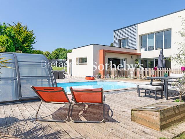 Maison avec piscine et jardin