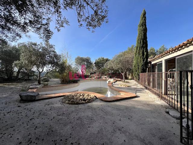 Maison avec piscine et jardin
