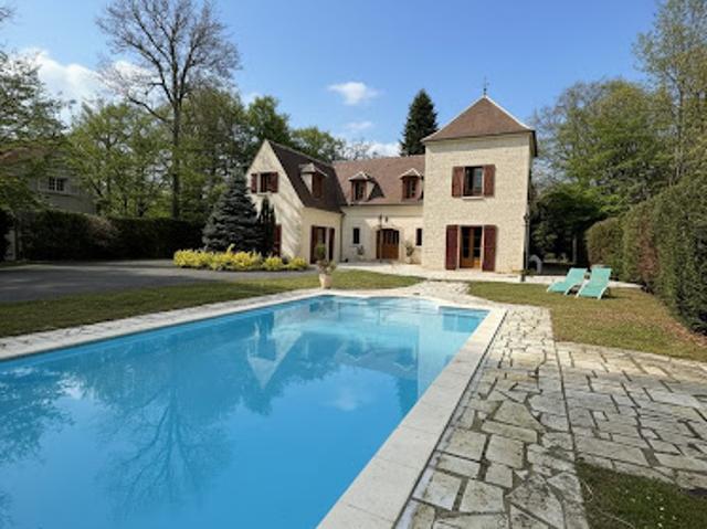 Maison avec piscine et jardin