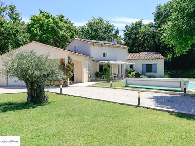 Maison avec piscine et jardin