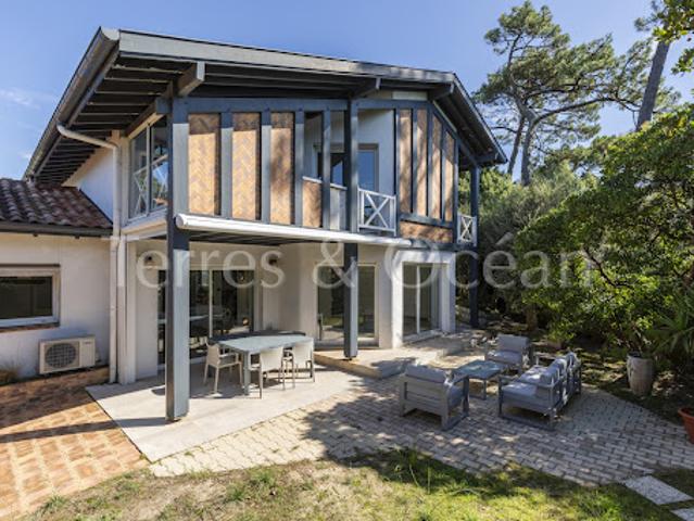 Maison avec piscine et jardin