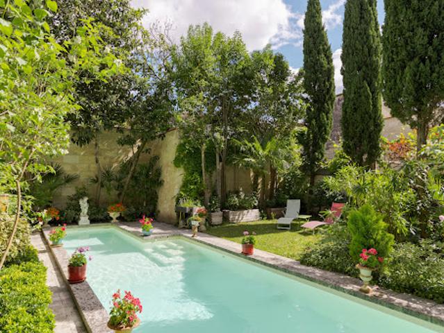 Maison avec piscine et jardin