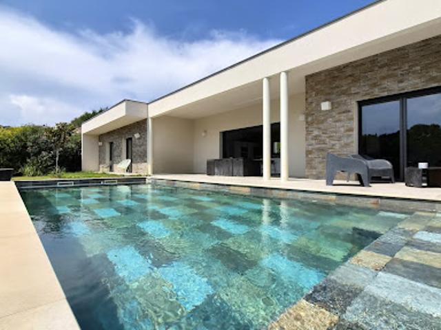 Maison avec piscine et jardin