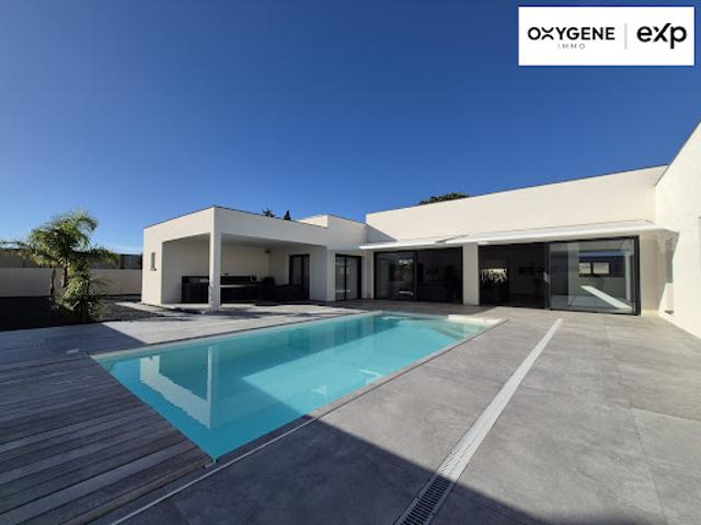 Maison avec piscine et jardin