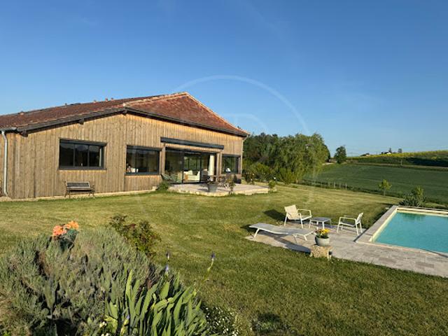 Maison avec piscine et jardin