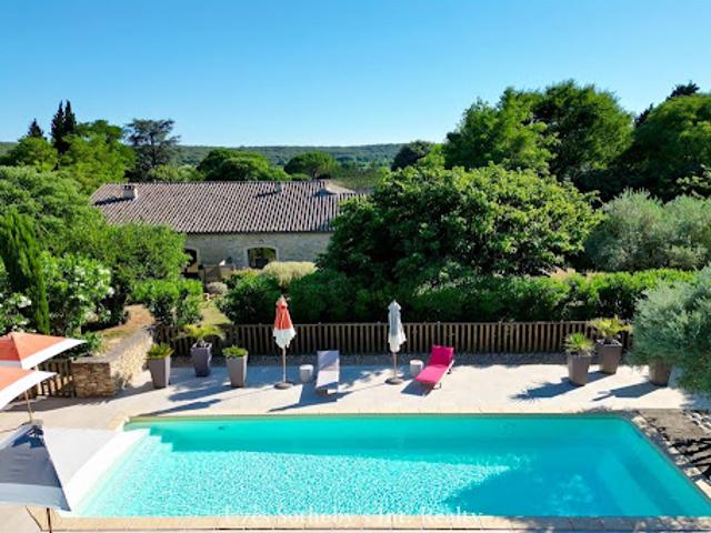 Maison avec piscine et jardin