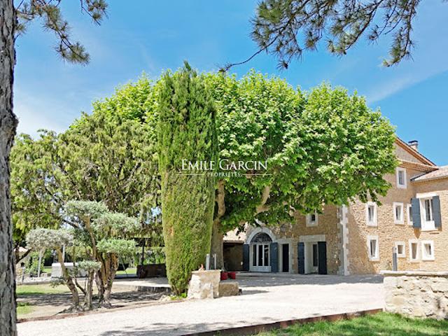 Maison avec piscine et jardin