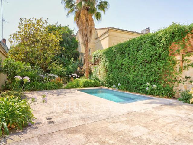 Maison avec piscine et jardin