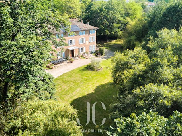 Maison avec piscine et jardin