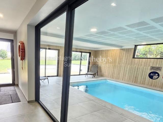 Maison avec piscine et jardin
