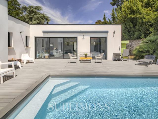Maison avec piscine et jardin