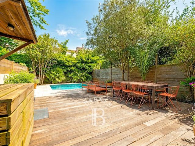Maison avec piscine et jardin